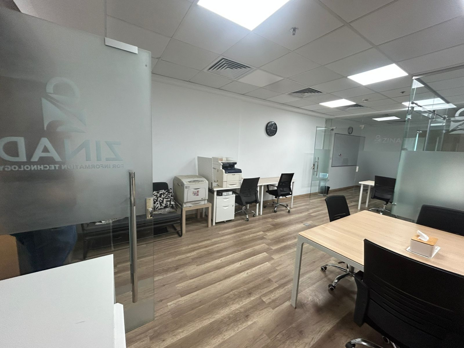 V5 Business Hub — مكتب مجهز بالكامل للإيجار
